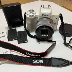 Canon EOS Kiss M ホワイト 本体と付属品