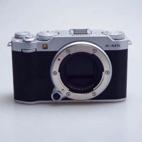【中古】 (フジフイルム) FUJIFILM X-M5 ボディ シルバー【中古カメラ デジタル一眼】 ランク：AB