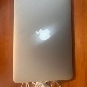 MacBook air 2011年モデル シルバー 本体と充電器付き