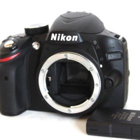 【美品・ショット数1,992回】Nikon D3200 ニコン
