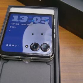 超美品 Motorola Razr 60