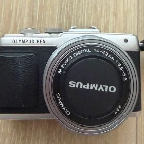 Olympus PEN Lite E-PL7 ミラーレスカメラ 本体とレンズ