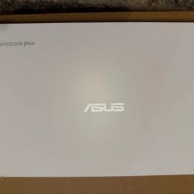 人気のホワイト‼️ASUS Chromebook Plus 13.3インチ