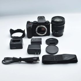 B#11650 T パナソニック(Panasonic) フルサイズミラーレス一眼カメラ S5M2XK 標準ズームレンズキット ブラック DC-S5M2XK