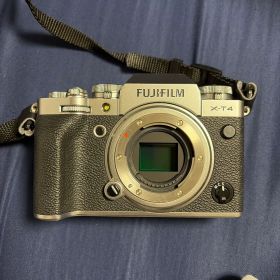 【シャッター回数100回程度 ほぼ新品】FUJIFILM X-T4 本体