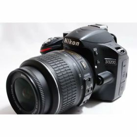 【中古】ニコン Nikon D3200 レンズキット ブラック 美品 一眼レフストラップ付き