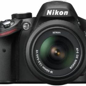 【中古】Nikon D3200 24.2 MP CMOS デジタル一眼レフ 18-55mm f/3.5-5.6 オートフォーカス-S DX VR NIKKOR ズームレンズ (ブラック) (旧モデル)当店保証30日間 人気モデル 高画質 売れ筋