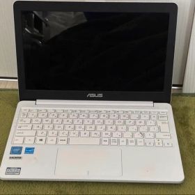 ASUS E203NA ホワイト ノートPC