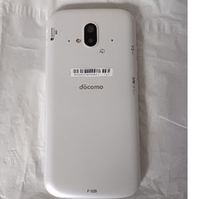 フジツウ(富士通)のdocomo「らくらくスマートフォン F-52B」(スマートフォン本体)
