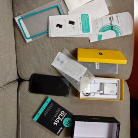 最終値下げ早いもの勝ち。超美品POCO F7本体 ＋付属は品全てあります。