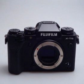 【中古】 (フジフイルム) FUJIFILM X-T5 ブラック 多言語【中古カメラ デジタル一眼】 ランク：B+
