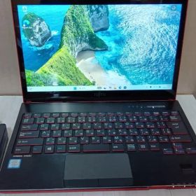 桜の季節限定価格 Fujitsu Lifebook SH90/B1 7世代i5