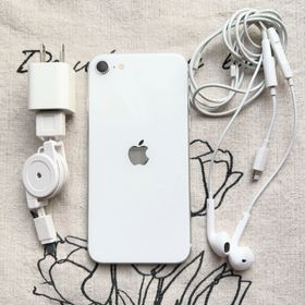 アイフォーン(iPhone)のiPhone SE 第2世代 本体 充電器 イヤホン 64GB SIMフリー(スマートフォン本体)