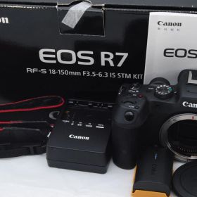 11000ショット台！新品級 ★ キヤノン EOS R7 ボディ