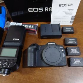 Canon EOS R8 本体 + フラッシュ + バッテリー