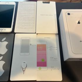 美品 Apple iPhone8 64GB シルバー 本体 箱あり