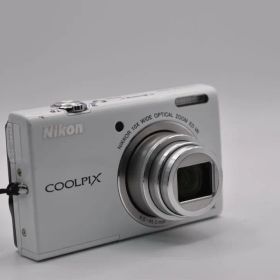 【美品】Nikon COOLPIX S6200 コンパクトデジタルカメラ
