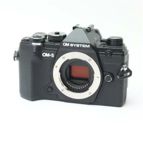 【中古】 《難有品》 OM SYSTEM OM-5 ボディ ブラック [ デジタルカメラ ]