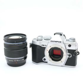 【中古】 《良品》 OLYMPUS OM-D E-M5 Mark III 12-45mm F4 PRO レンズキット シルバー 【液晶モニター背面ラバーレンズ銘板部品交換/各部点検済】 [ デジタルカメラ ]