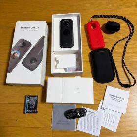 Insta360 ONE X2 本体と付属品
