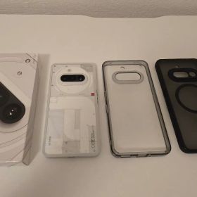 Nothing Phone 3a 128GBとケース2種