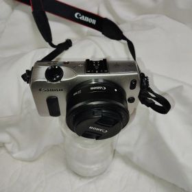 Canon EOS Mミラーレス一眼 22mmレンズ