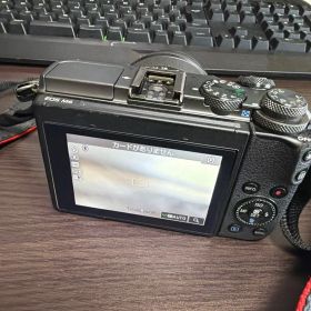 Canon EOS M6 EF-M 15-45mm
