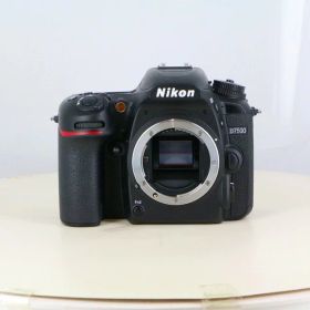 【中古】ニコン D7500 ボデイ ランク：B「カメラのナニワ 梅田買取センター在庫」【デジタル一眼】商品コード：2221091055078