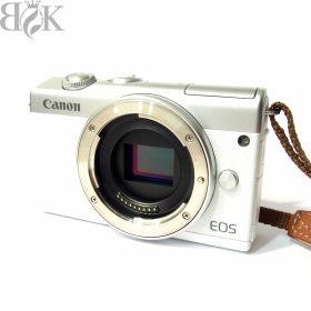 外観美品 キヤノン EOS M200 ミラーレス一眼カメラ ダブルズームキット 通電確認済 ジャンク扱い 長期保管品 Canon 〓 【中古】