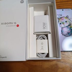 （美品） Xiaomi 15 ホワイト バッテリー98% 90W充電器付 ライカ