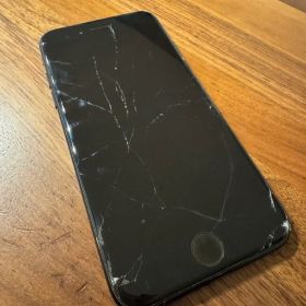 iPhone7 128GB ブラック SIMロック解除済み 割れあり