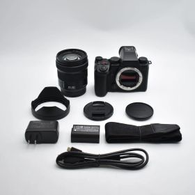 B#11648 パナソニック(Panasonic) フルサイズミラーレス一眼カメラ S5M2XK 標準ズームレンズキット ブラック DC-S5M2XK