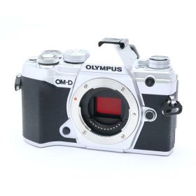 【中古】 《並品》 OLYMPUS OM-D E-M5 Mark III ボディ シルバー 【背面外装ラバー部品交換/各部点検済】 [ デジタルカメラ ]