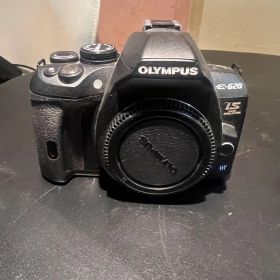 OLYMPUS E-620