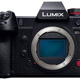 【中古】パナソニック(Panasonic) フルサイズ ミラーレス一眼カメラ ルミックス S1H ボディ 2420万画素 ブラック DC-S1H-K