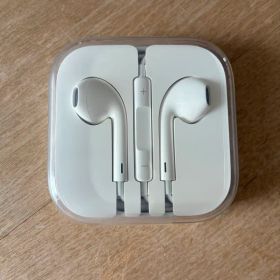 【新品未使用】Apple純正 EarPods 有線イヤホン 3.5mmプラグ