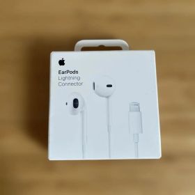新品 Apple イヤホンEarPods Lightning Connector