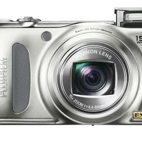 【中古】 FUJIFILM FinePix デジタルカメラ F300 EXR シルバー F FX-F300EXR S 1200万画素 スーパーCCDハニカムEXR 光学15倍ズーム 広角24mm 3.0型液晶 当店保証30日間 人気 ミラーレス 一眼レ