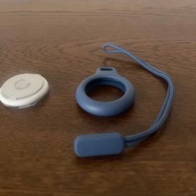 【未使用品】Apple AirTag(第2世代) (箱無)＋ストラップ付き