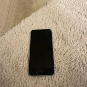 Apple iPhone SE シルバー 画面ひびあり