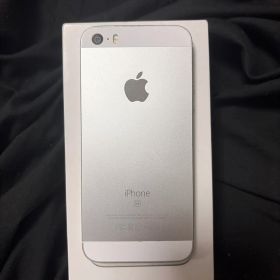 Apple iPhone SE 本体 シルバー