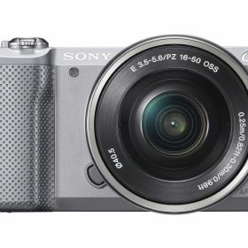 【中古】【非常に良い】SONY ミラーレス一眼 α5000 パワーズームレンズキット シルバー ILCE-5000L-S