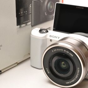 【中古】【1ヶ月保証】 ソニー SONY α5000 パワーズームレンズキット ホワイト SDカード付き