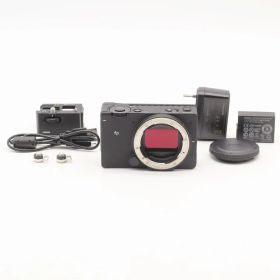 SIGMA fp ボディ フルサイズミラーレス 超小型 軽量 高感度 シネマ/動画制作向け【中古】