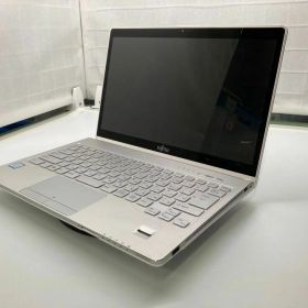 FUJITSU / ノートPC / LIFEBOOK SH90/W FMVS90WW / 第6世代Core i5 / グラフィックボード Intel Corporation Skylake GT2 [HD Graphics 520] 32MB / 光学ドライブ DVD-RAM UJ8G2 / メモリ 4GB【中古品】