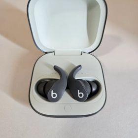 Beats Fit Pro グレー