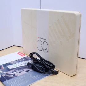 【美品】ThinkPad X1 Carbon Gen 10 30周年記念限定版