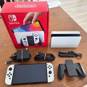 ニンテンドースイッチ(Nintendo Switch)の【値引き可･訳あり】Nintendo Switch 有機ELモデル ホワイト(家庭用ゲーム機本体)
