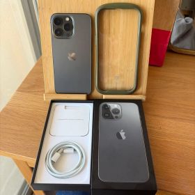 Apple iPhone 13 Pro SIMフリーバッテリー77%