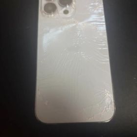 iPhone13プロ 背面割れ